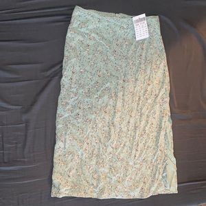 NWT! Brandy Melville Floral Midi Skirt